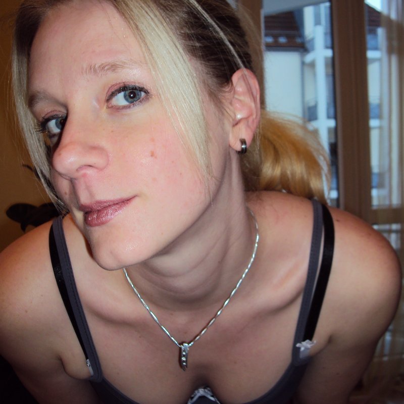 escort girl Julienne de Bazoches-en-Dunois