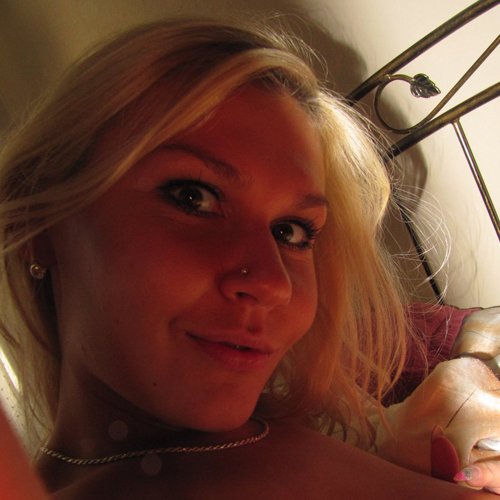 escort girl Benoite de Baigneaux